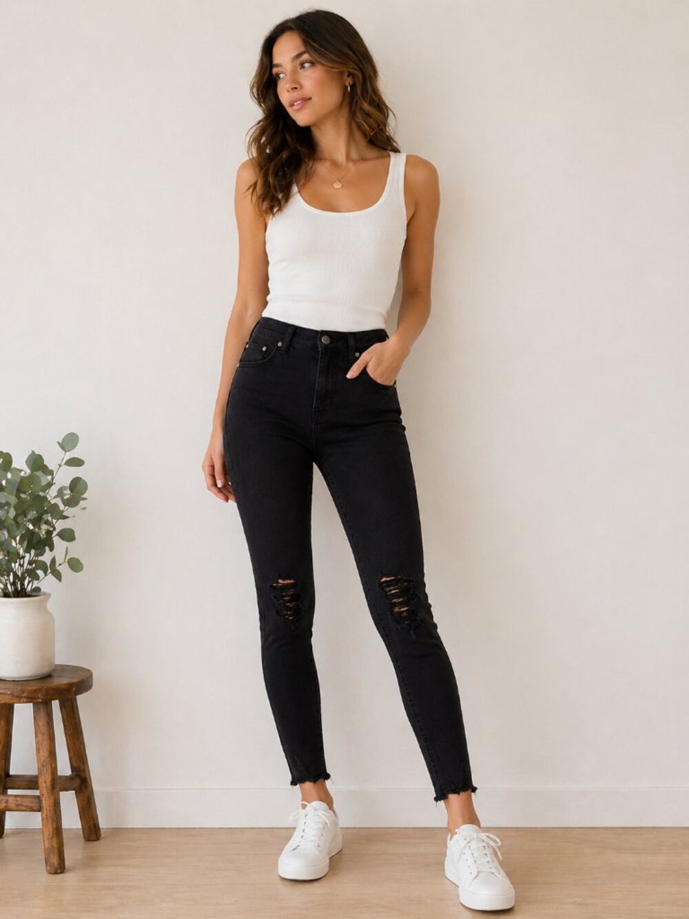 $70 American Eagle Black Distressed Skinny Jeans Raw Hem Size 4